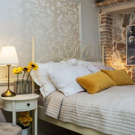 Studio Yellow Flower Rovinj Exterior foto